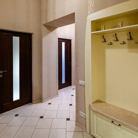 Alfa Kniazia Romana 11 アパート